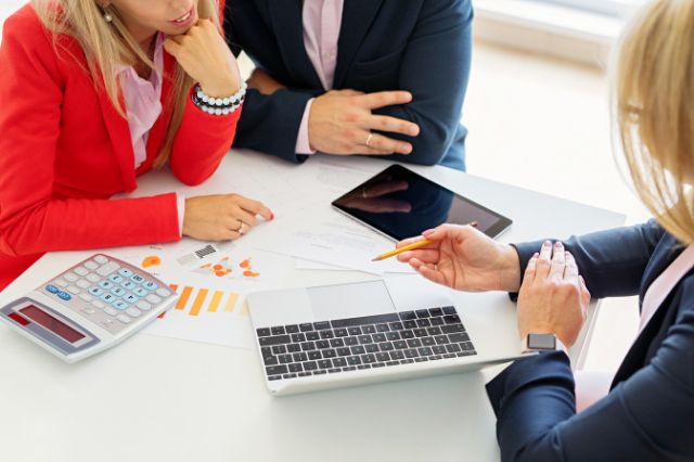 Υπηρεσίες Προσωπικός συνεργάτης - λογιστικά φοροτεχνικά